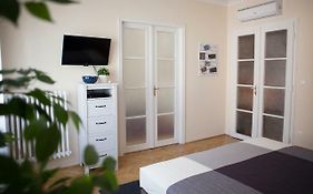 Synagogue View Apartment